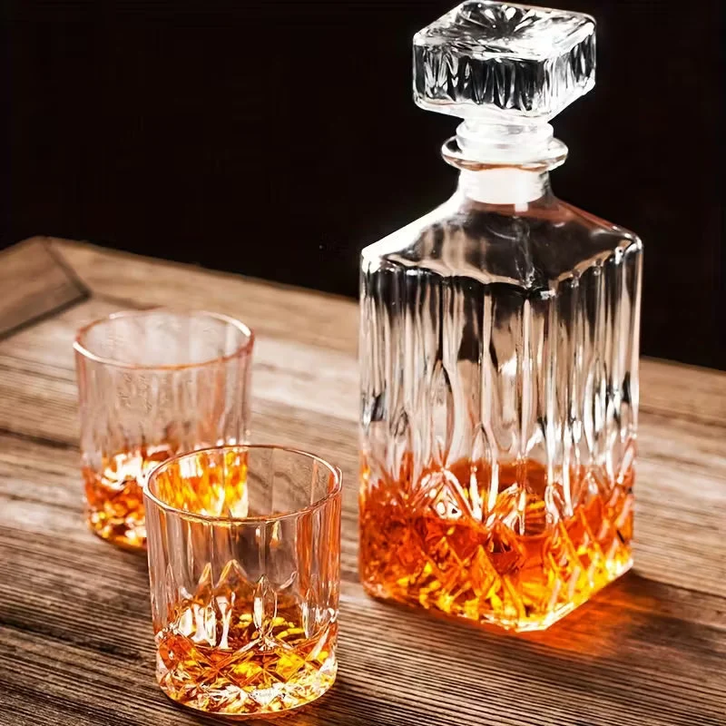 Conjunto dos Garrafa e copos dos Whisky